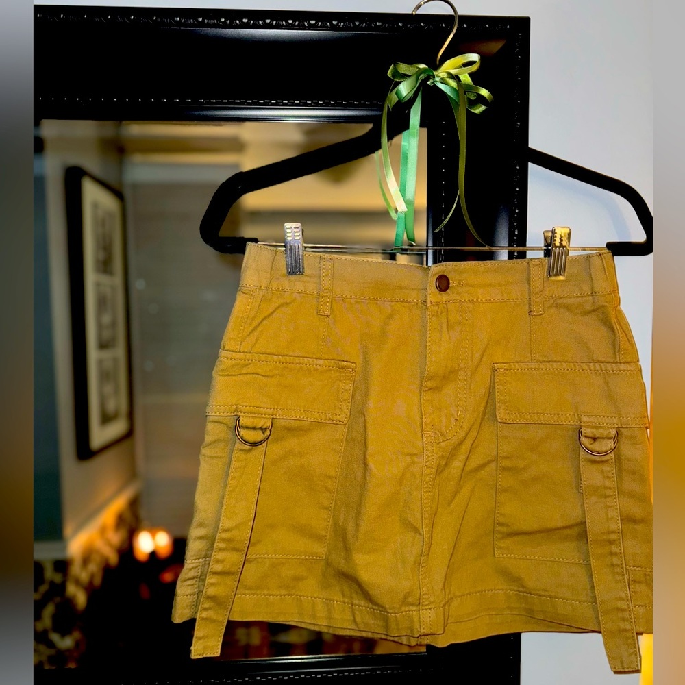 Cargo mini skirt in Khaki